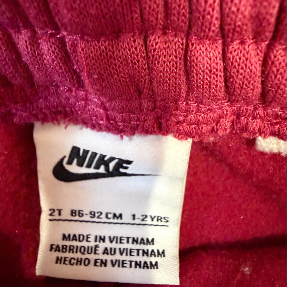 Nike 3-piece set- Puffer Vest, sweatpants, and t-shirt - Picture 5 of 7